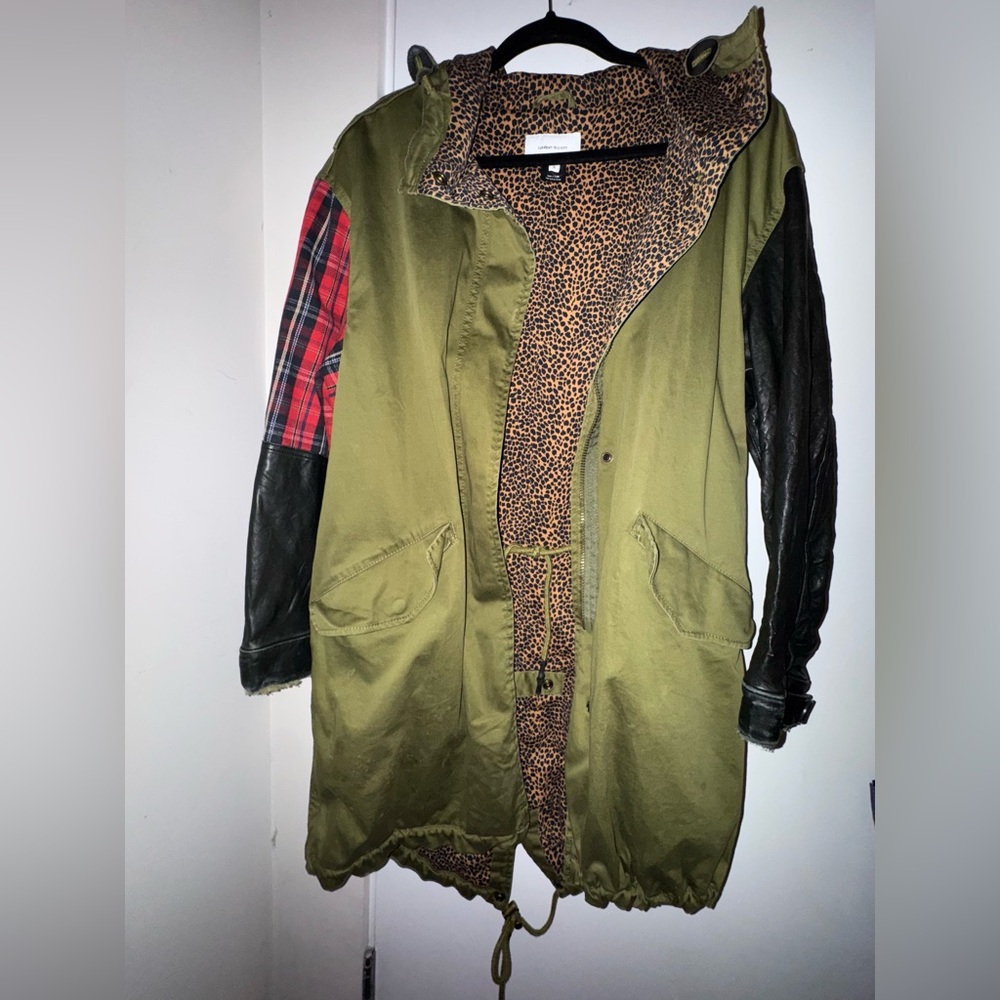 Beautiful over sized jacket. Size 0 

Perfect condition